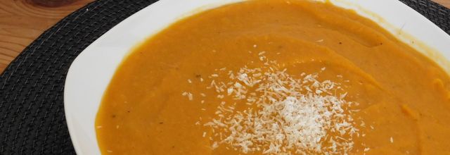 Velouté de butternut au lait de coco et à l'orange.
