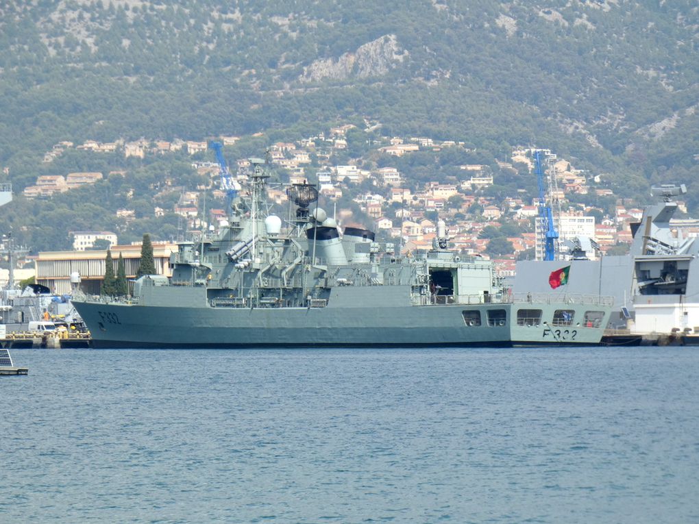 CORTO REAL ,F332 ,  Frégate de la marine portugaise à quai dans la base navale de Toulon le 18 septembre 2019