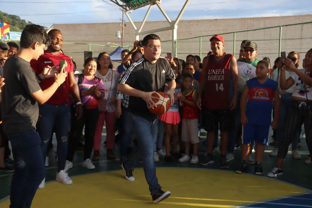 Alcalde Fuenmayor reinauguró cancha deportiva en San Blas Casco Norte de Valencia
