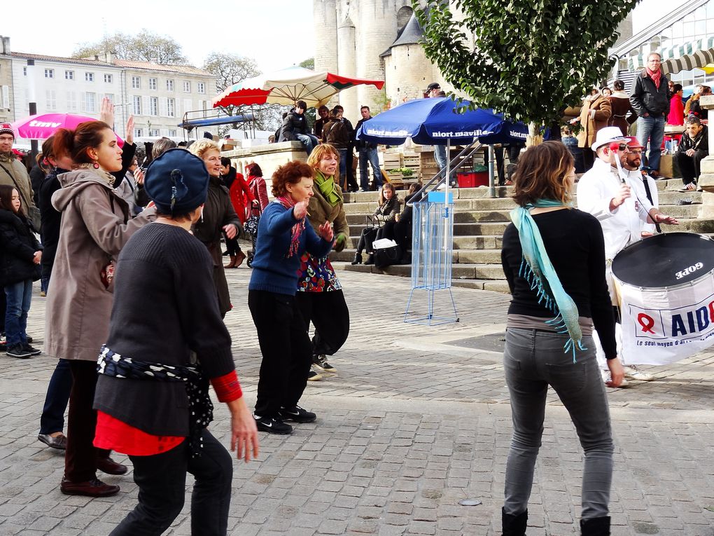 Photos sur le vif de Cathy Barbeau. Prim'A Corps avec BATUCA NIORT!