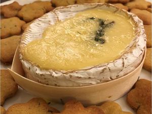 Camembert fondu et sablés miel romarin