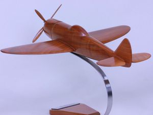 Republic P47 Thunderbolt (échelle : 1/33°, bois : merisier)