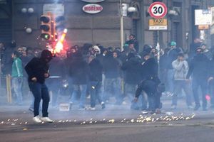Visita di Salvini a Napoli, è guerriglia: 3 arresti e 3 denunce