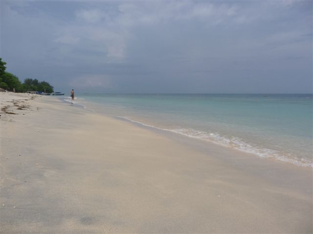 Passage obligé pour approcher les varans de Komodo..On fait les robinsons sur l'ile deserte de Seraya et on tombe sous le charme de la tranquille Gili Air.