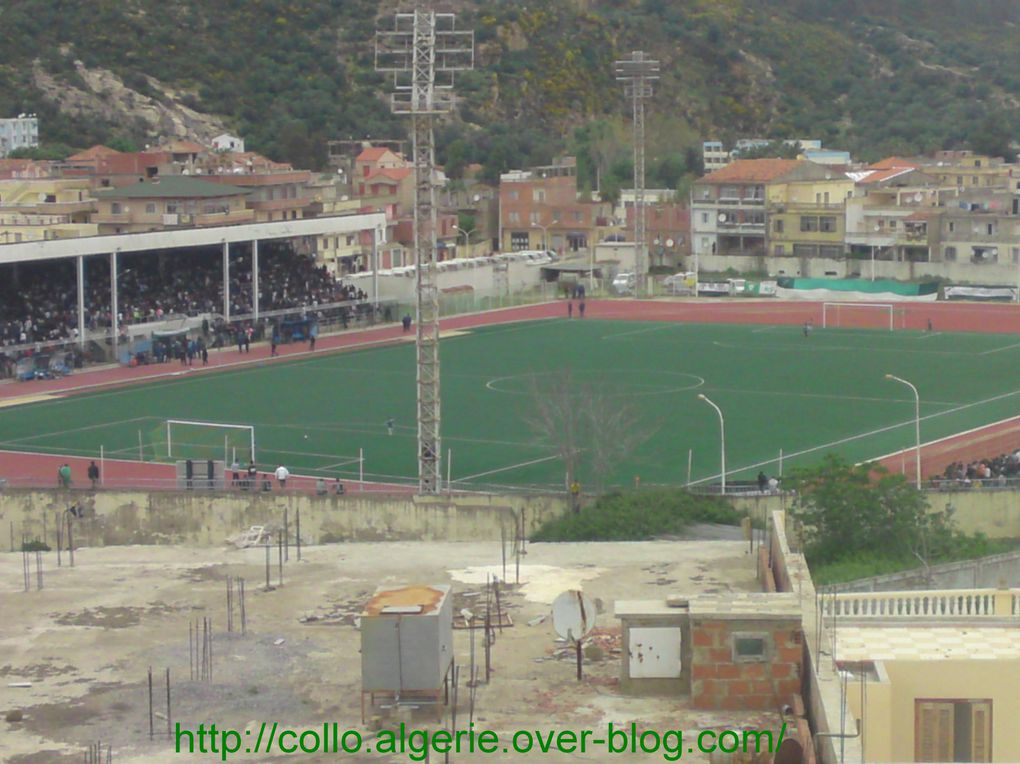 Le stade de Collo, les supporteurs de Collo et l'autre image de Collo. Voici ce que Collo peut offrir à sa population, grâce à sa jeunesse. Vive Collo, Vive l'Entente de Collo, Vive le foot!!!!!!!!