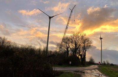 ÉOLIENNES : un service après vent qui, dans les courants d'air, se doit d'être à la hauteur...