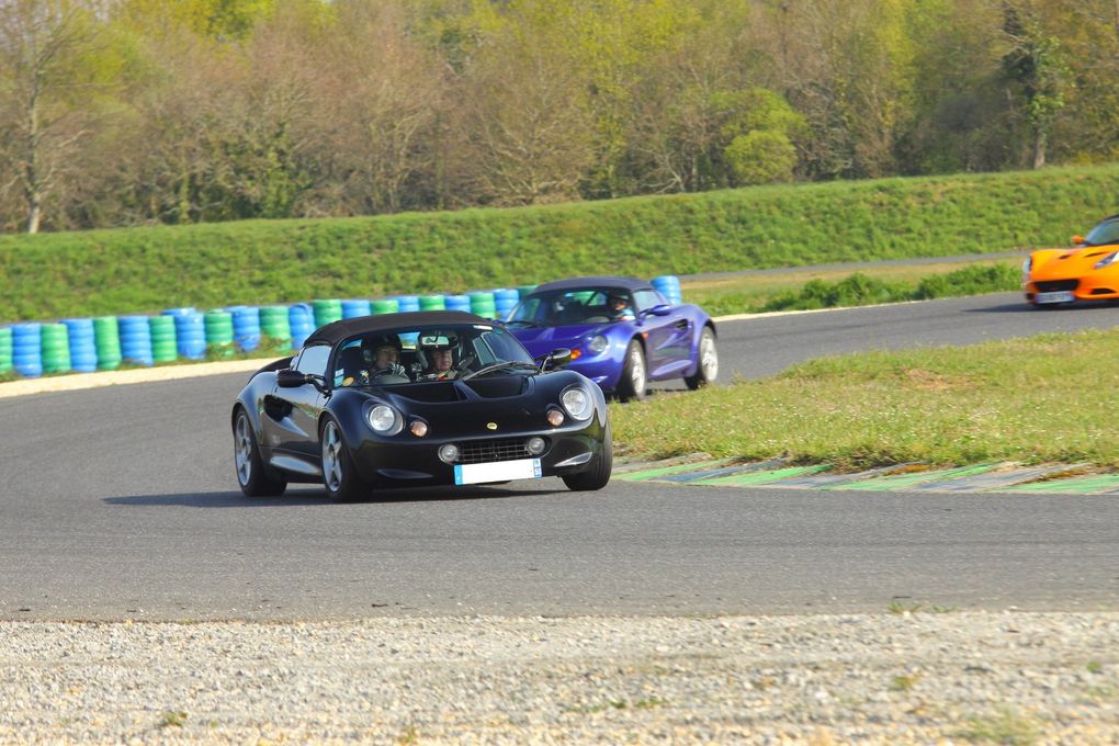 Journée de roulage sur le circuit de Fay de Bretagne par le Club Lotus France