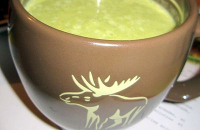 Soupe de fanes de radis et lentilles corail