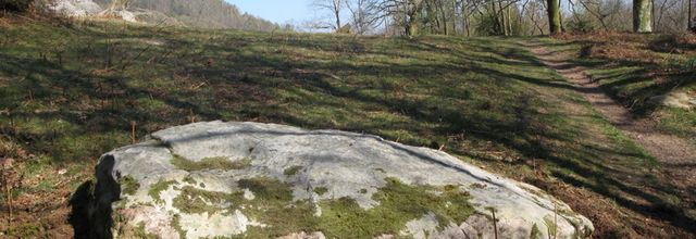 Monolithe de Faague et table de Lizuniaga
