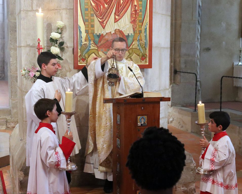 Sainte Messe de la Transfiguration au cours de laquelle a eu lieu le Baptême de Elya, l'enfant miracle de Alan et Cyrielle