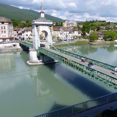 Seyssel, villes-frontière : un pont qui sépare