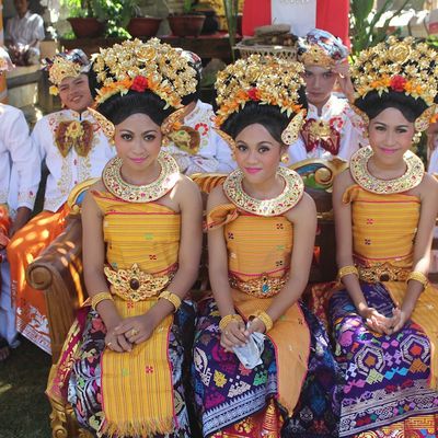 Bali : fête familiale "cérémonie du limage des dents"