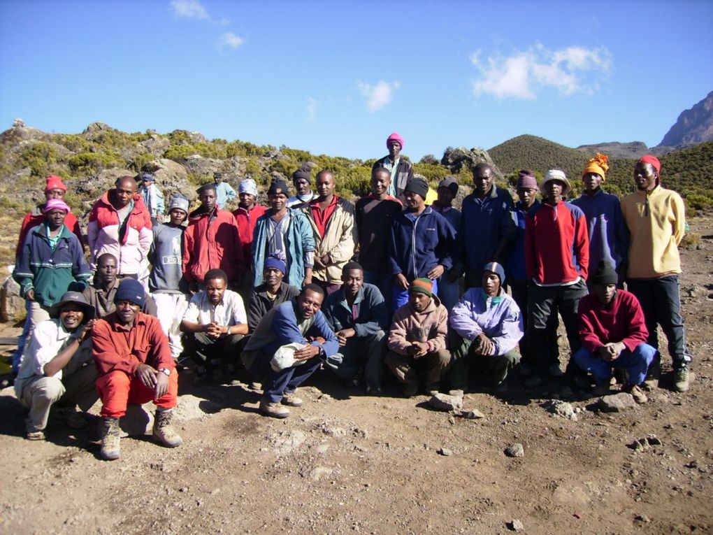 Ascension du Kilimanjaro.
Arrivée au sommet le 1er janvier 2009 au levé du jour. 5895 mètres