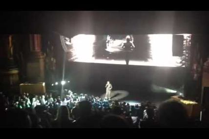 Jay-Z performs !!