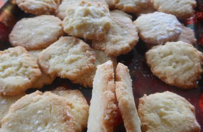 Biscuits sans gluten aux zestes de citron et amandes