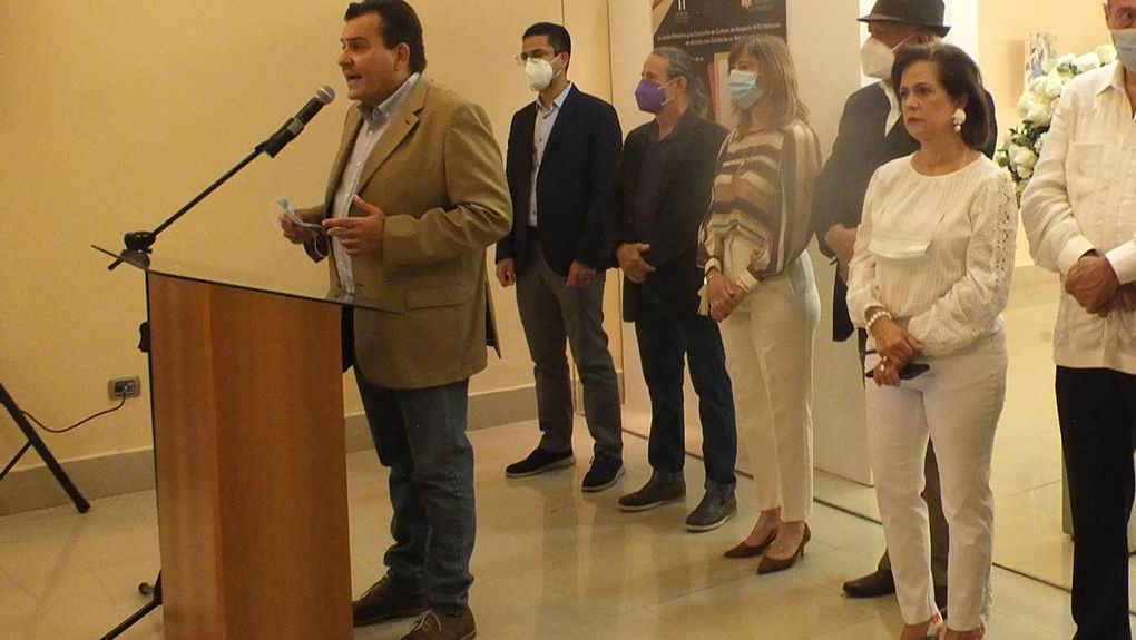Mirian Perales expone sátira de José Rafael Pocaterra en imágenes y en honor a Valencia en el Hesperia WTC 