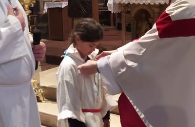 Remise de la médaille des servantes de la liturgie