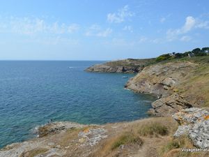 Sur le chemin des douaniers à la pointe du Grand Mont