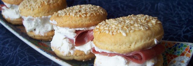 Whoopies chèvre magret de canard séché