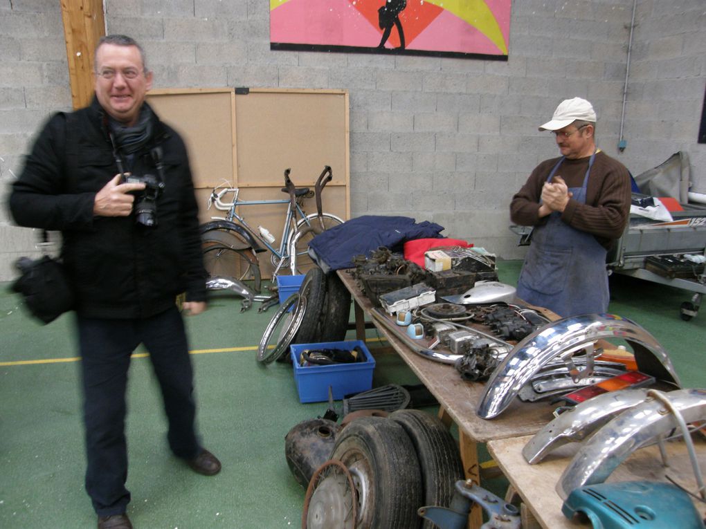 C'est dans une bonne ambiance que c'est déroulée la Bourse d'échange de pièces mécaniques motos anciennes au gymnase St Trémeur de carhaix ce week-end