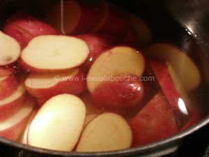 Bar Grillé &amp; Pommes de Terre à l'Huile de Basilic