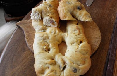 FOUGASSE AU LEVAIN OLIVES NOIRES/TOMATES SECHEES