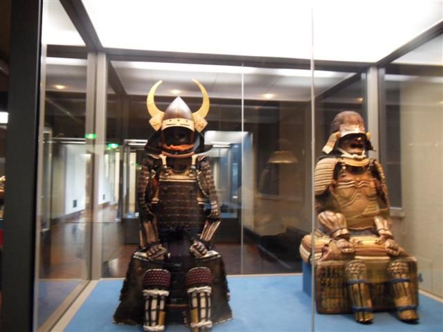 Arrivée à TOKYO, découverte de notre quartier à Asakusa, dépot des valises, puis visite du musée national d'histoire de Tokyo. Visite du parc Ueno. Balade dans Ginza