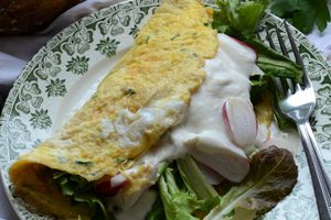 Omelette mesclun radis et truite fumée