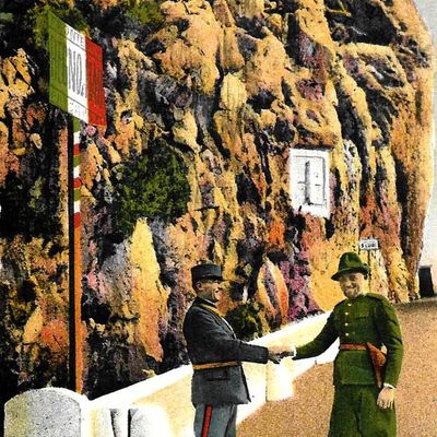 Cartes anciennes imprimables -  Menton (Alpes-Maritimes) - La Frontière italienne - douaniers français et italien - 1930