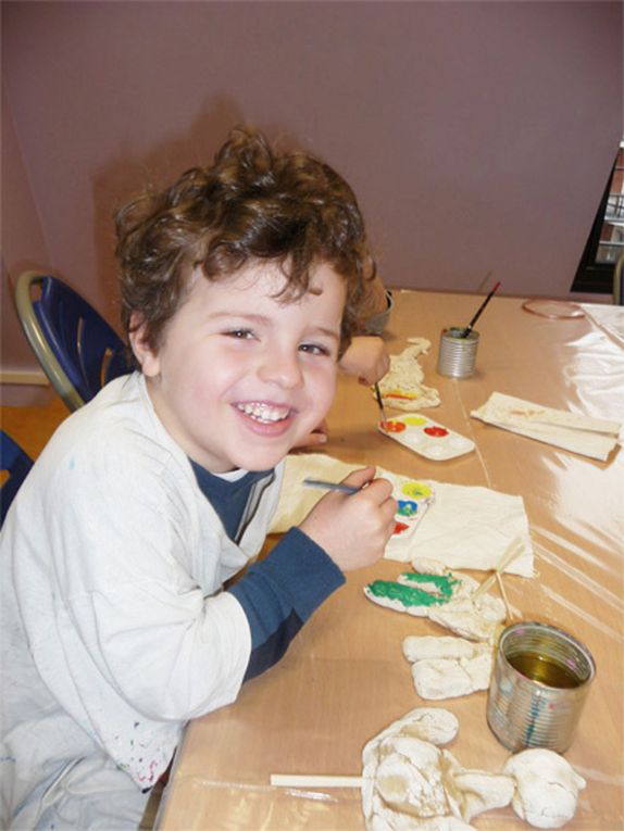 en mars, les enfants se sont régalés à suivre les pas de Niky de Saint Phalle et de Jean Tinguely ; à plat, en volume, les créations furent uniques et l'exposition a ravis tous les parents et amis !