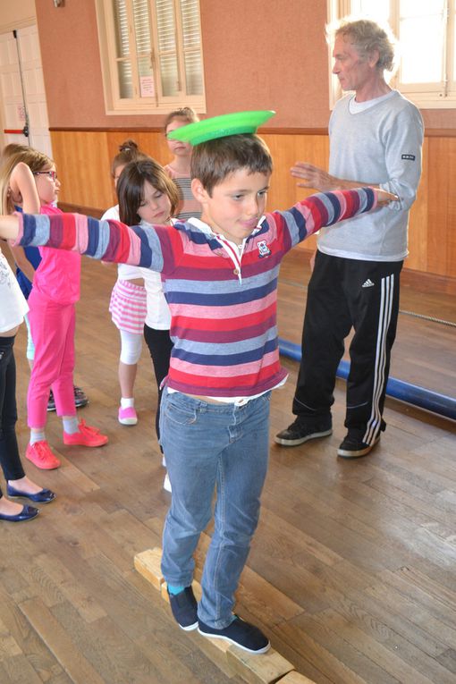 C'est le cirque à l'école de Cruzilles...