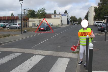 Le stationnement sur le trottoir était autorisé à Blois   « moyennant une amende de 135 € ».