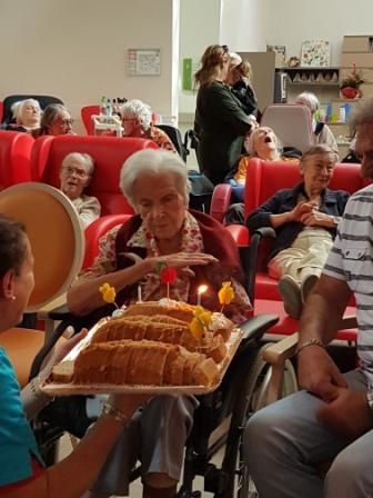 LES 105 ANS DE MME MOLINES 