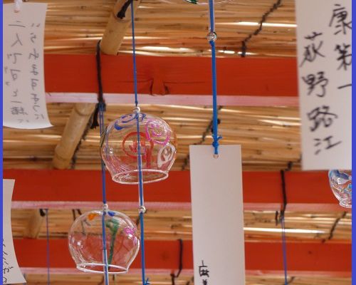 Photo mini lanterne de voeux au temple Ishiura de Kanazawa, Japon