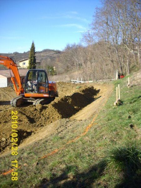 Travaux de préparation du terrain avant le démarage de la construction.