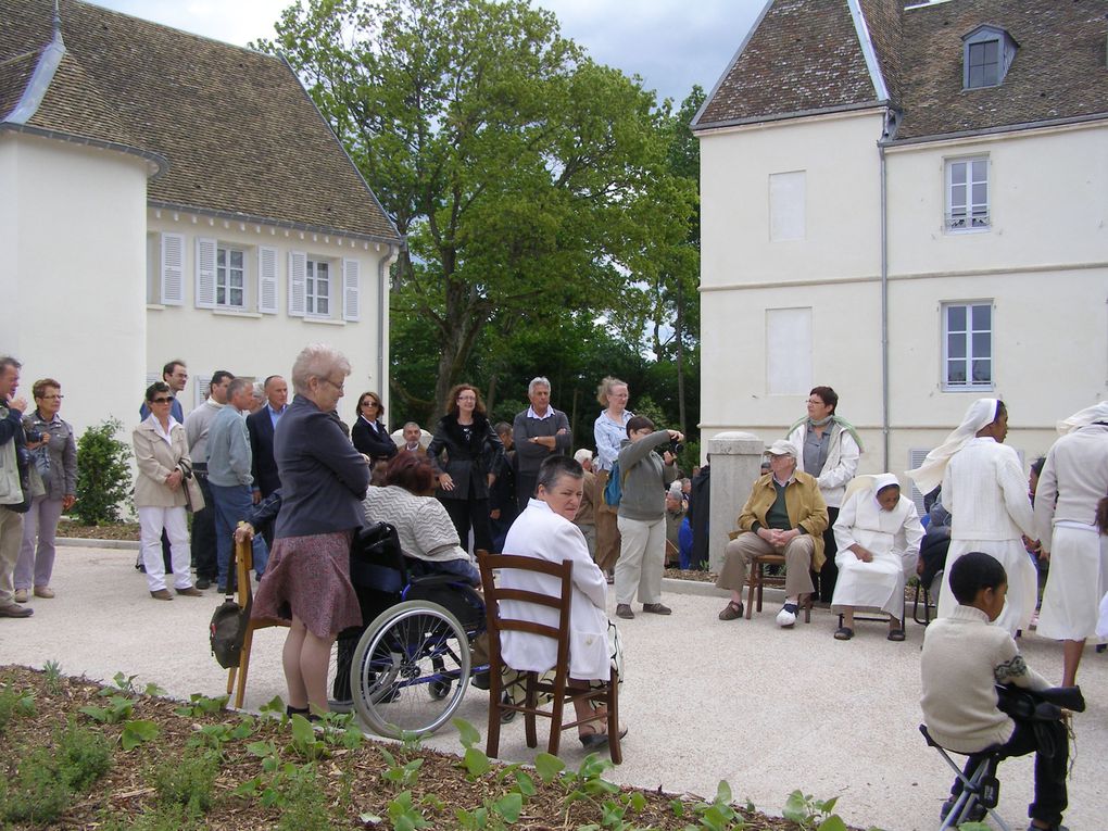 inauguration dde la maison diocésaine de St désert le 15 Mai 2011