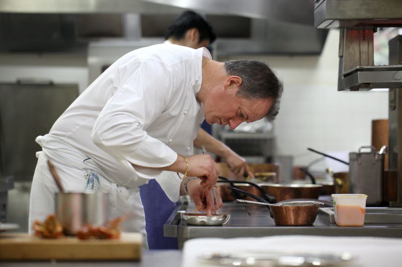 Parution dans le magazine étoile du guide Michelin avec Jean-françois Mespléde sur une recette mythique à la pyramide de Vienne dans l'Isère, temple de gourmandise et "conservatoire" où les meilleurs chefs des sixties et seventies sont venus fa