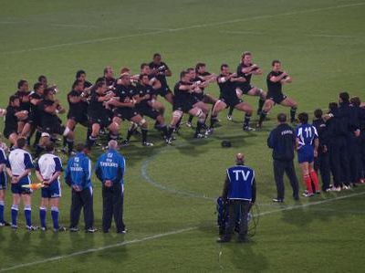 Danse rituelle du Steaua avant chaque match 