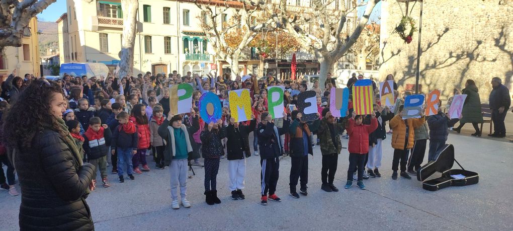 Els alumnes que aprenen català a Prada homenatgen Pompeu Fabra amb danses i cançons!