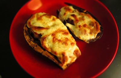 Aubergines farcies à la scarmoza affumicata