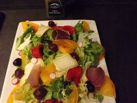 Petite salade accidulée,ou quand le kiwi et la manzana rencontrent les cerises au vinaigre..
