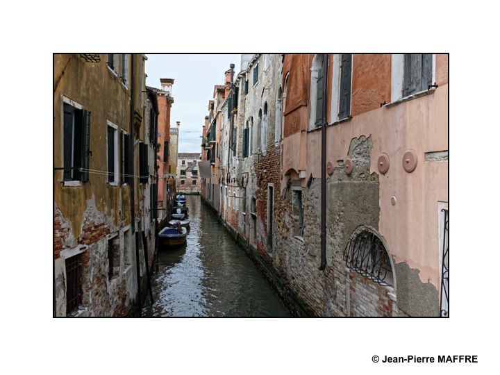 Flâner dans Venise, une occasion de sortir des sentiers battus et de photographier des aspects insolites de cette ville.