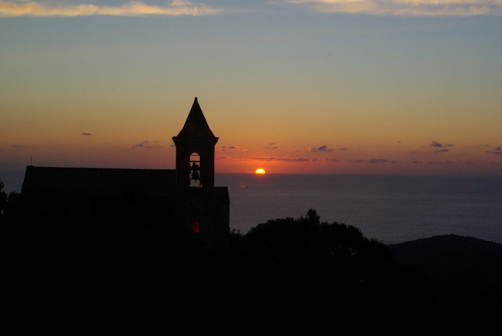 sur la route de coti-chiavari et coucher de soleil a coti-chiavari