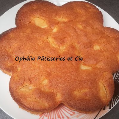 Gâteau au yaourt et pommes caramélisées