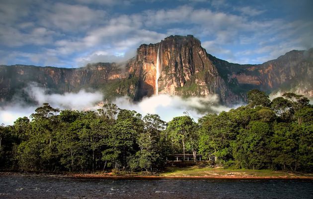 Ou se trouve la plus haute cascade du monde