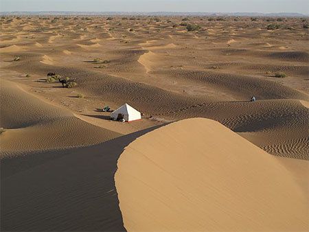 Cet album photos regroupe des images récentes de Merzouga et de Mhamid El ghizlane au Maroc et vous permet de faire une première visite virtuelle en images de cette région. Blog DarkomGuideMaroc