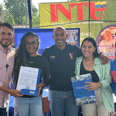 Alcalde Johan Castañeda encabezó entrega de 81 certificados de Comités de Tierra Urbana en Guacara