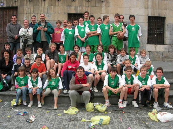 Journée du samedi 7 juin 2008. De nombreux jeunes du club sont allés participer au tournoi de street basket organisé par Azpeitia