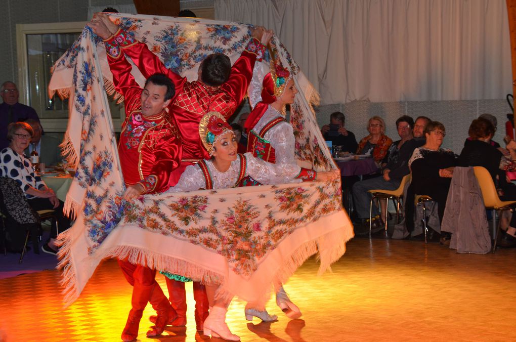 Très belle ambiance lors de la soirée Russe organisée par "Musica Danse" Ecole Scherzo de Trouy, avec l'ensemble Yulishka (Bourges) et les Ballets du Prince Igor (Paris) 