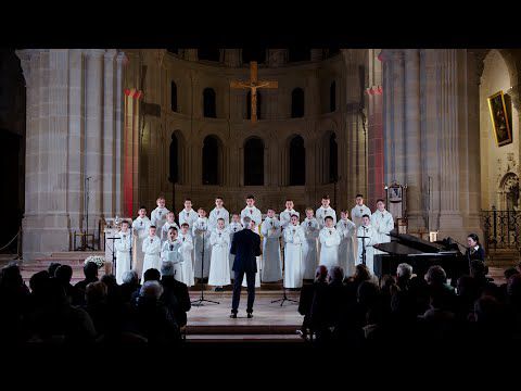 Regardez l'humilité de Dieu par les Petits Chanteurs à la Croix de bois.